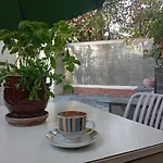 度假居 The House - Charming With Private Courtyard - Easy Parking - 300m From