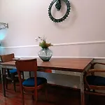 度假居 The House - Charming With Private Courtyard - Easy Parking - 300m From