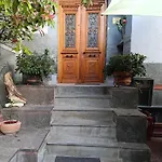 Semesterbostad The House - Charming With Private Courtyard - Easy Parking - 300m From Thessaloníki